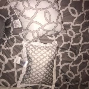 Set Of  BRAND NEW Throw Pillows